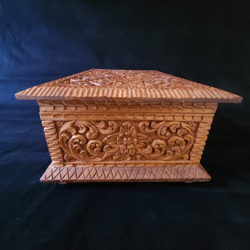 Vintage Kelvin Mfg Hand Carved Teak Wood Jewelry Trinket Box Red Velvet Lined - Picture 8 of 11